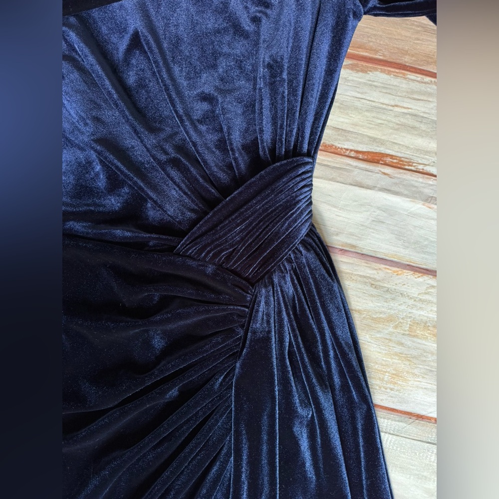 Vince Camuto Velvet Long Sleeve Ruched Formal Gown Dress Side Slit Navy Size 4 - Picture 6 of 10